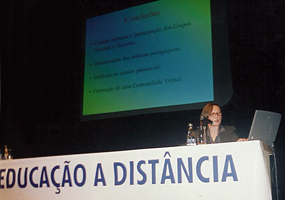 Apresentação de artigo no 9º Congresso Internacional de Educação a Distância - ABED / SESC, realizado em São Paulo - 2002