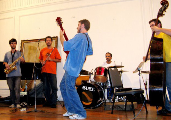 Presentation of the group Jazz por 4 - Talent Series UFRJ - 2011.