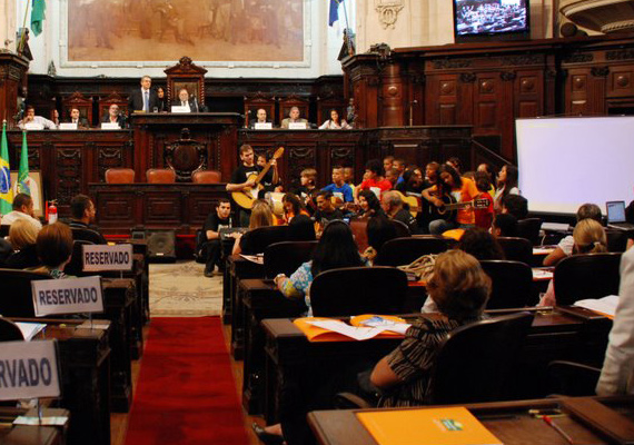 Presentation of the students of the project Toque... e se toque! - Legislative Assembly of the State of Rio de Janeiro - 2008.